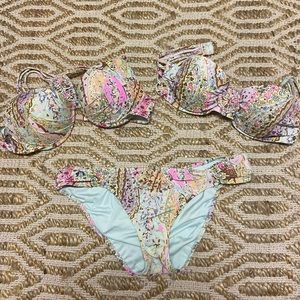 Victoria’s Secret bikini set!